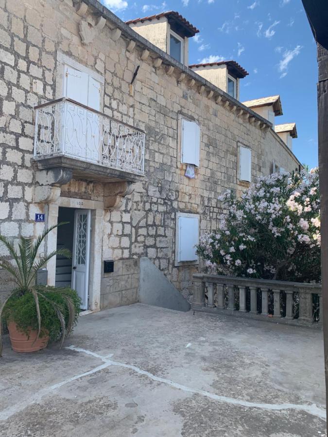 Apartmani Stones Sutivan I Bagian luar foto