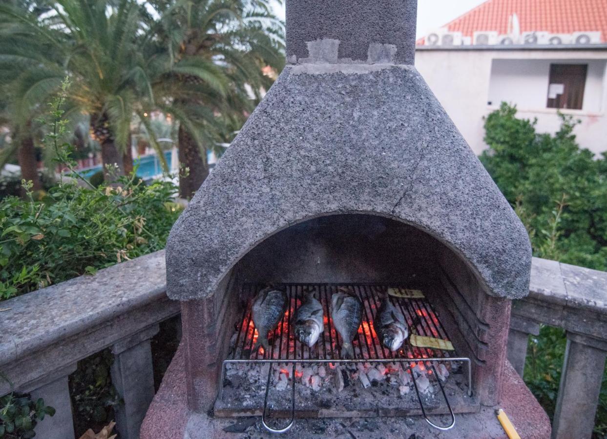 Apartmani Stones Sutivan I Bagian luar foto