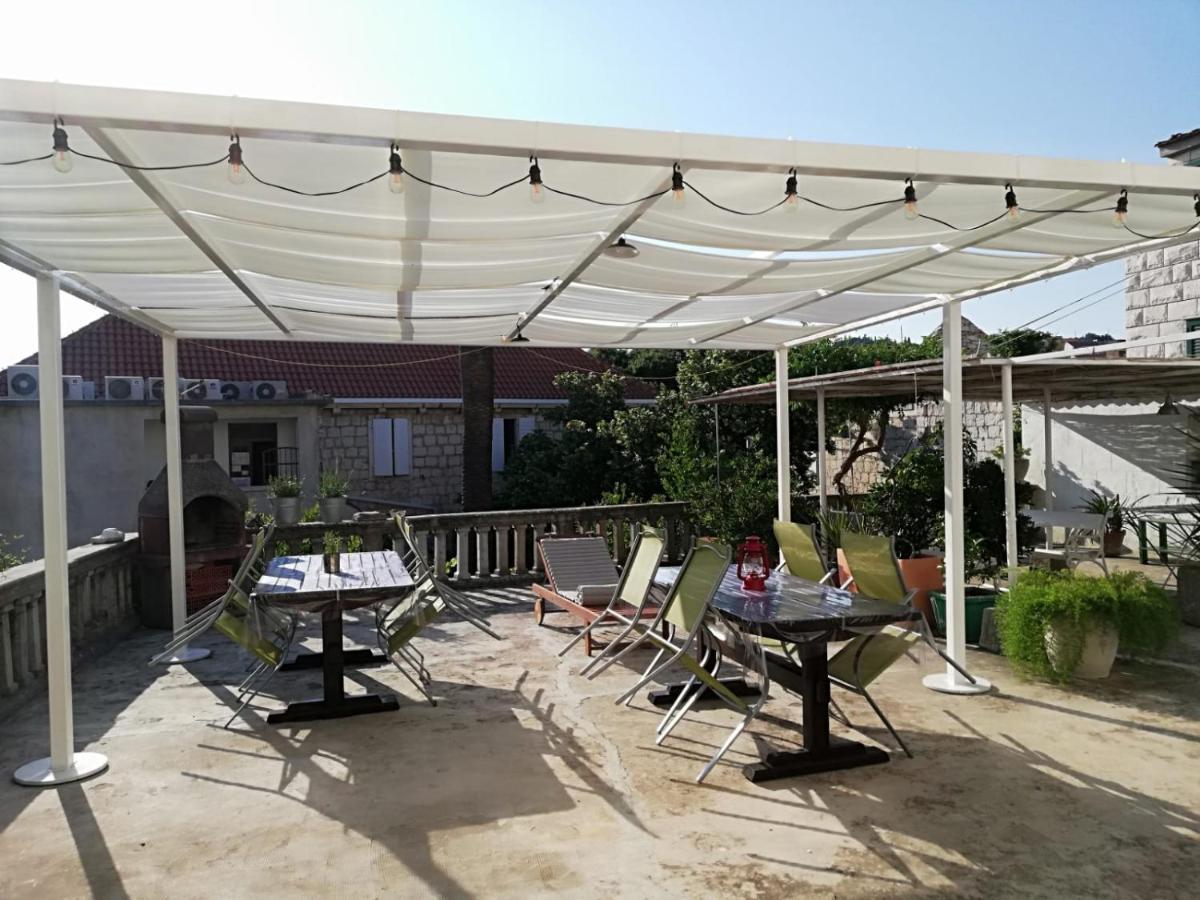 Apartmani Stones Sutivan I Bagian luar foto