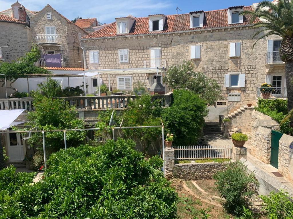 Apartmani Stones Sutivan I Bagian luar foto